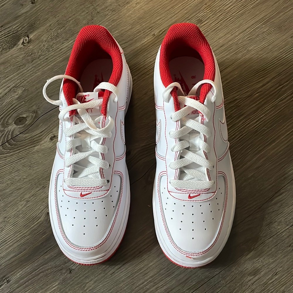 Nike Air Force 1 Contrast Stitch, University Red,